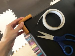 かじり防止対策7.100均のコーナーガードで壁や柱の角を保護