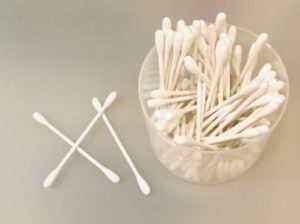 耳垢の詰まりや耳の奥を傷つける恐れがある