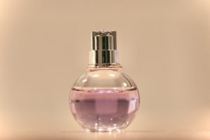 うさぎと遊ぶ時は強い香りを身に着けない